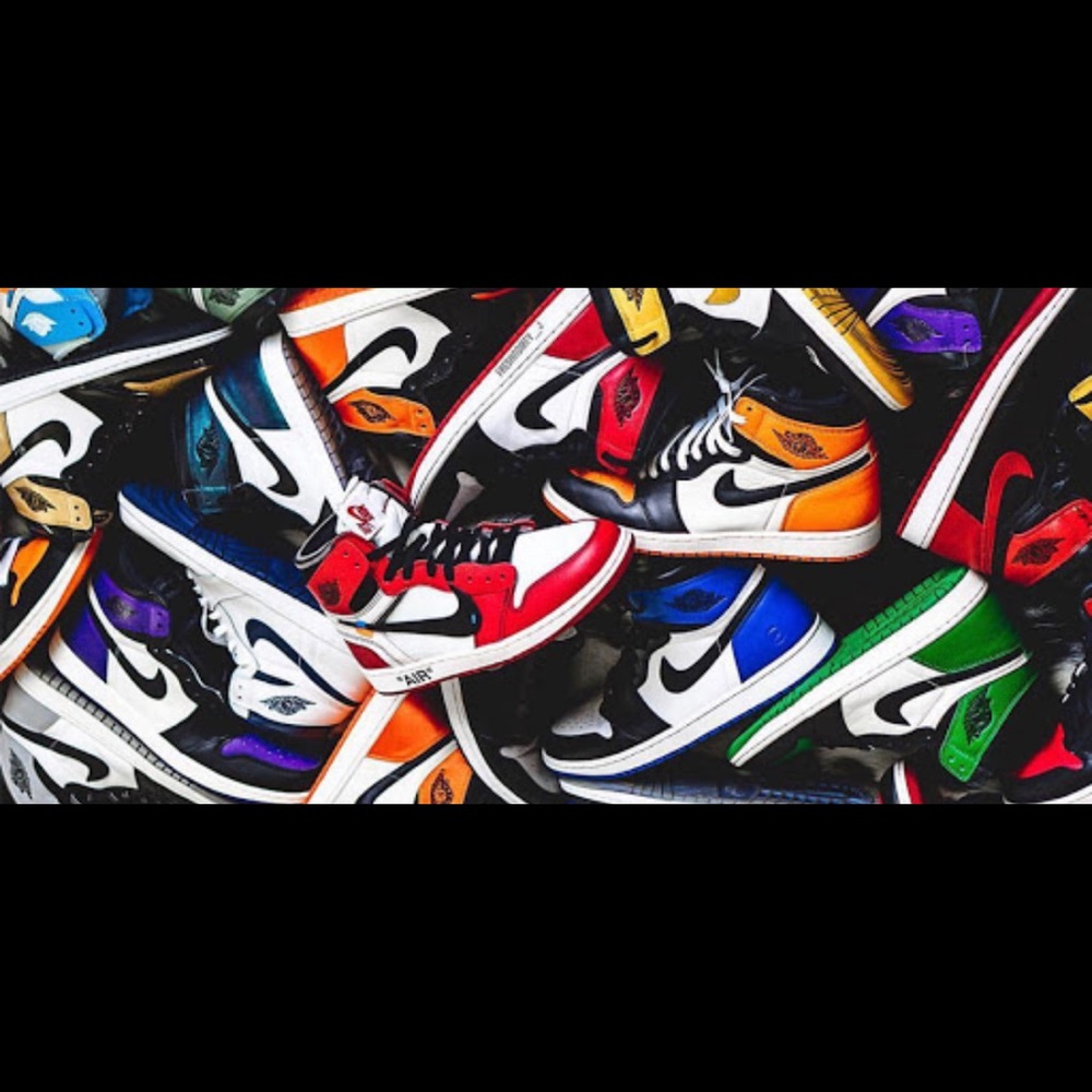ISO NIKE AIR JORDAN 1S OR NIKE DUNKS
